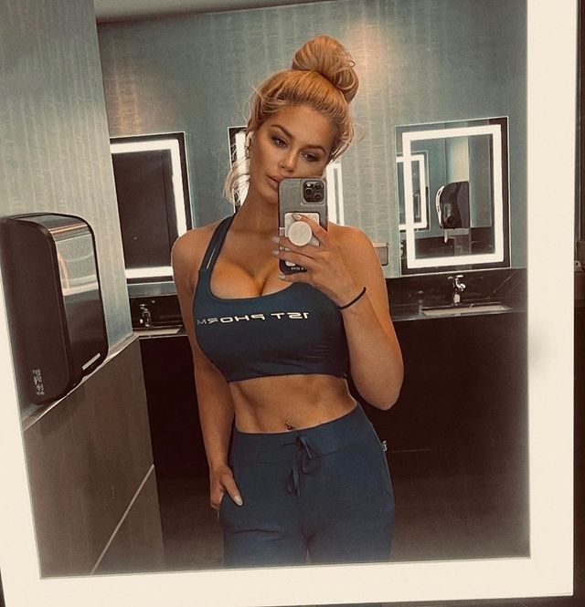 Jessa Hinton bikini